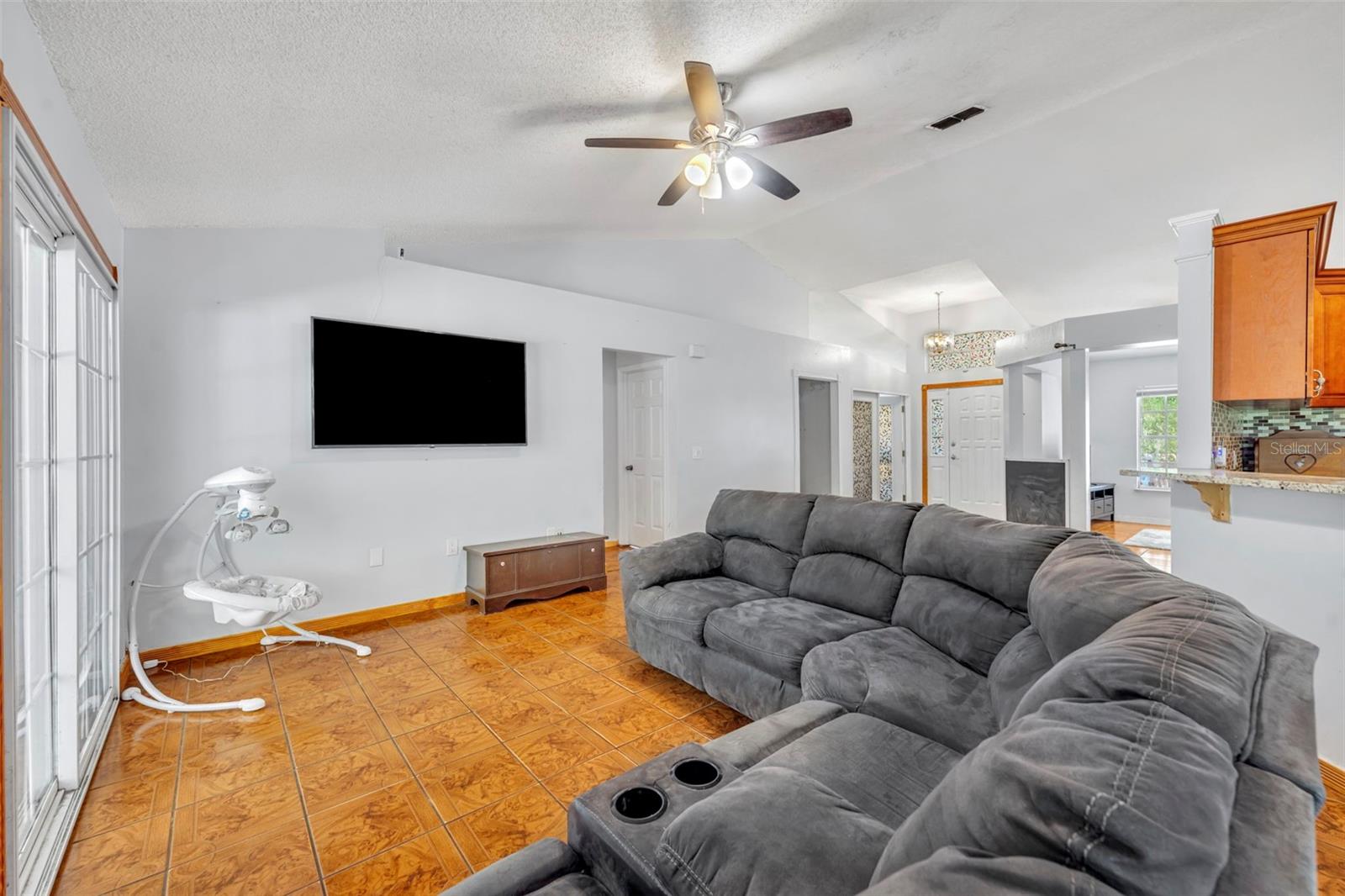 Image 10 of 39 For 725 9th Street