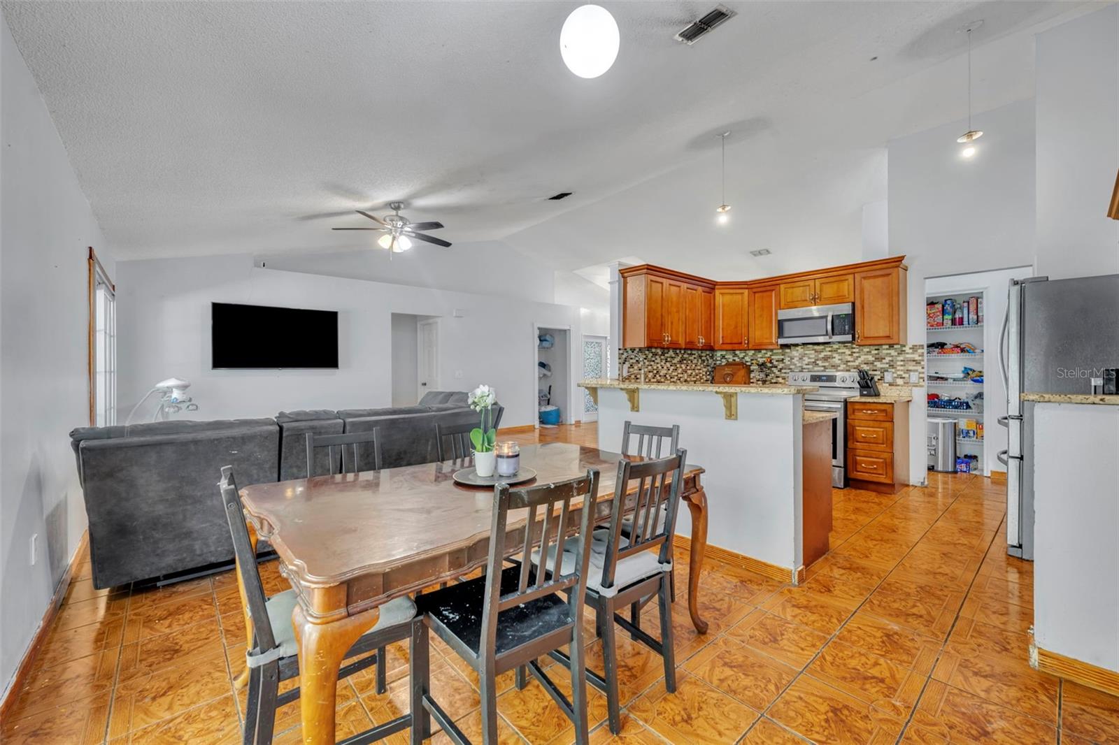 Image 12 of 39 For 725 9th Street