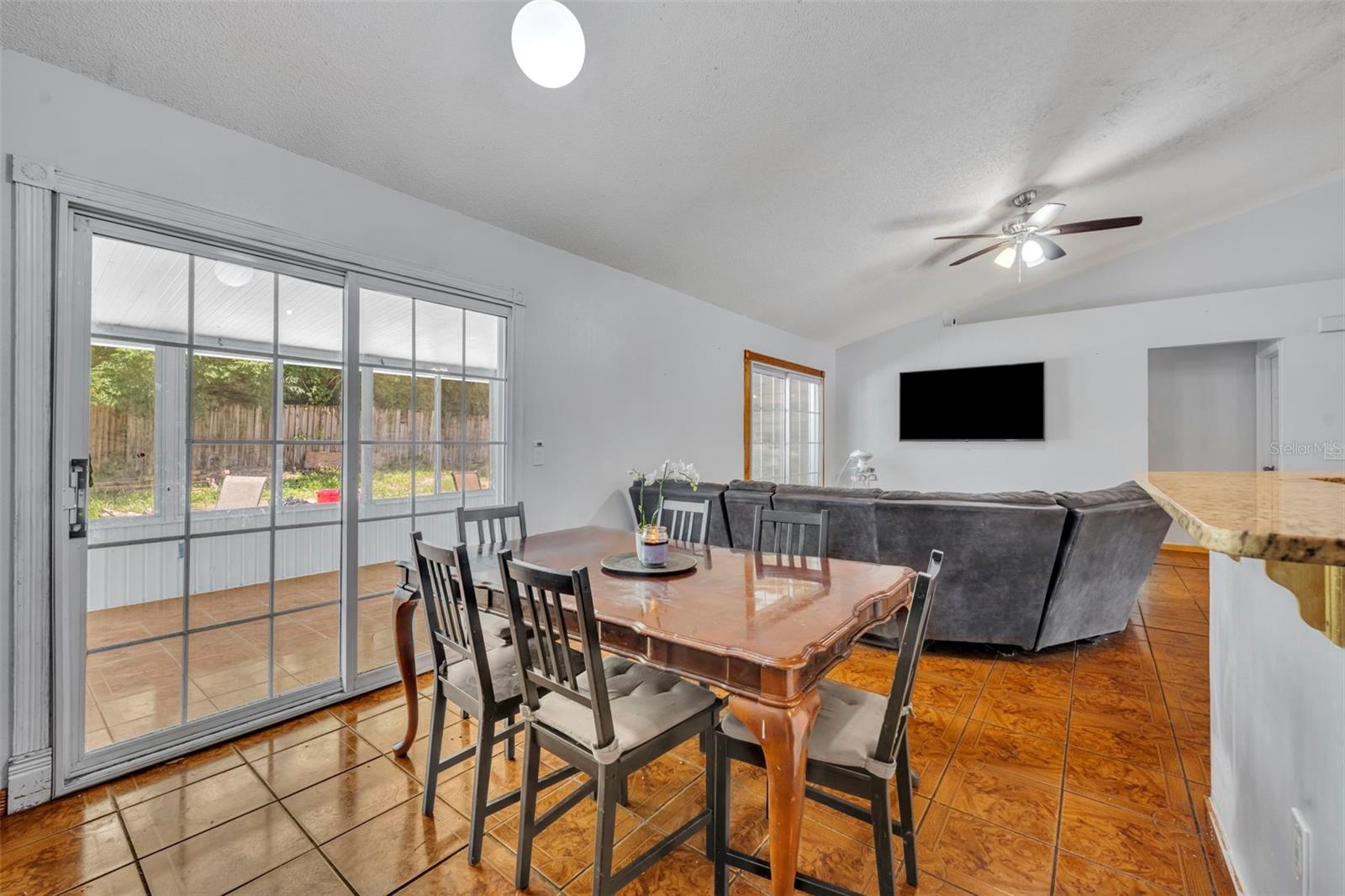 Image 13 of 39 For 725 9th Street
