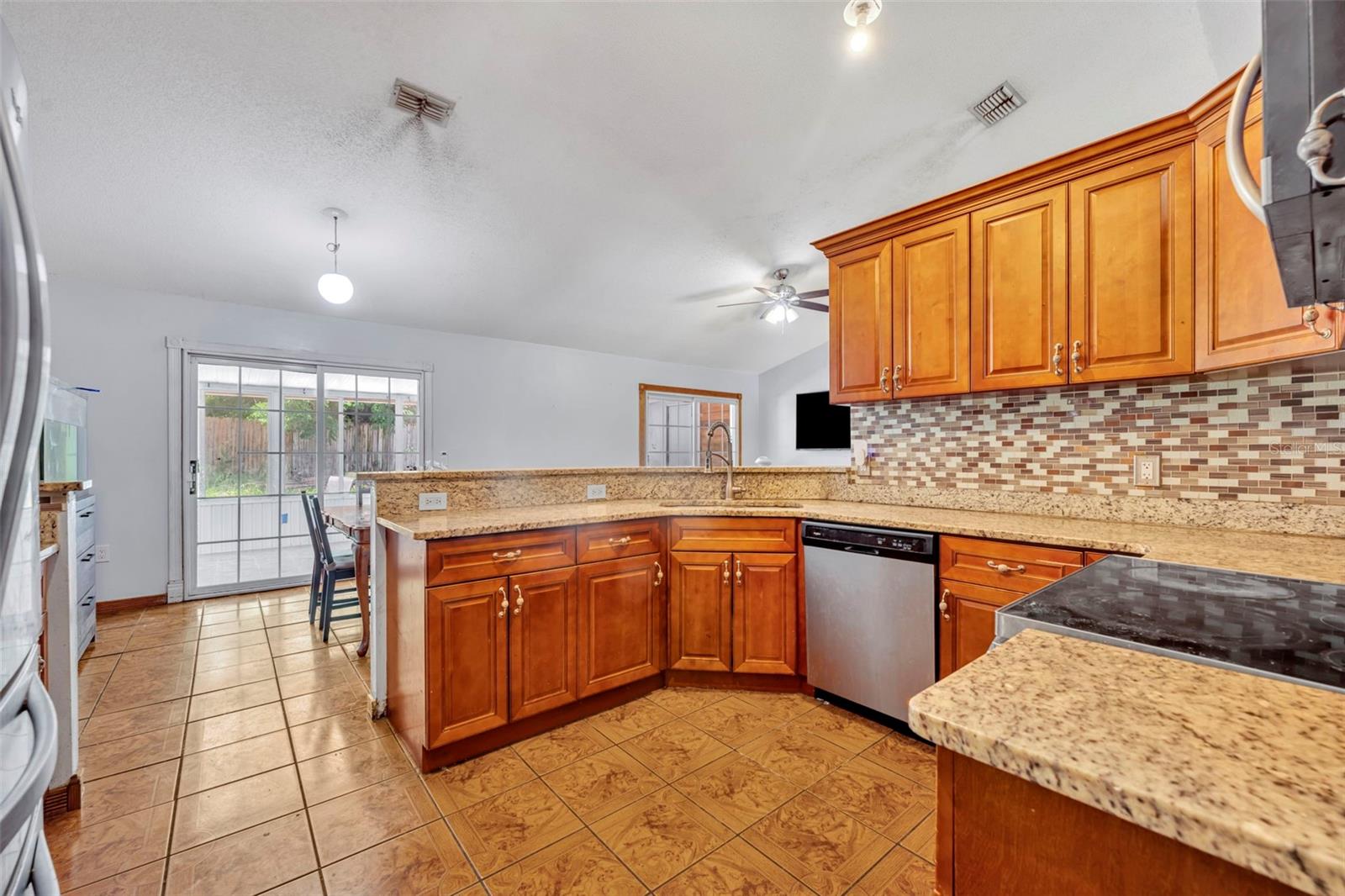 Image 15 of 39 For 725 9th Street