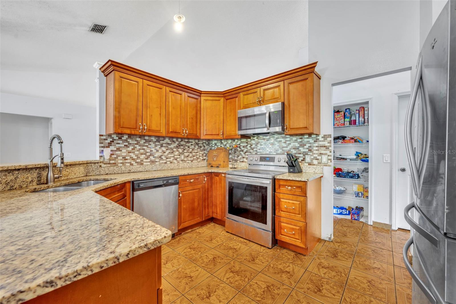 Image 16 of 39 For 725 9th Street