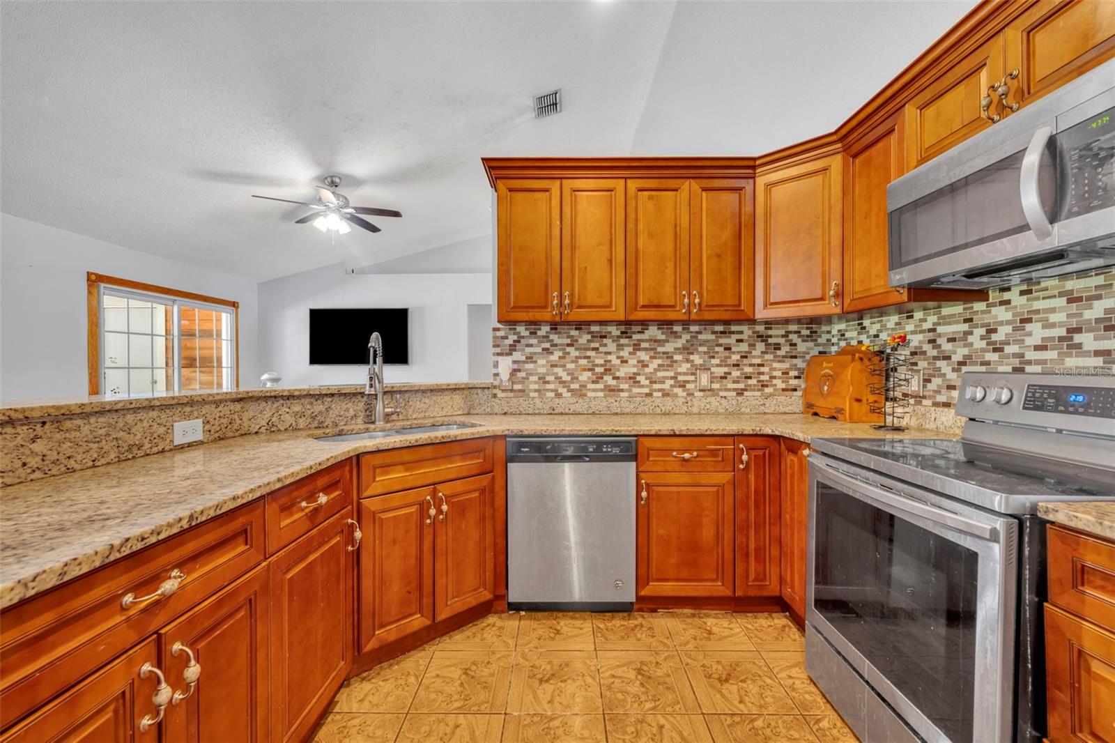 Image 18 of 39 For 725 9th Street