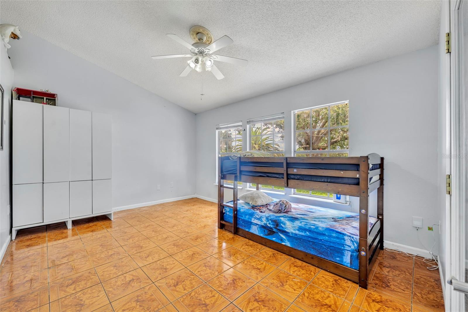 Image 19 of 39 For 725 9th Street