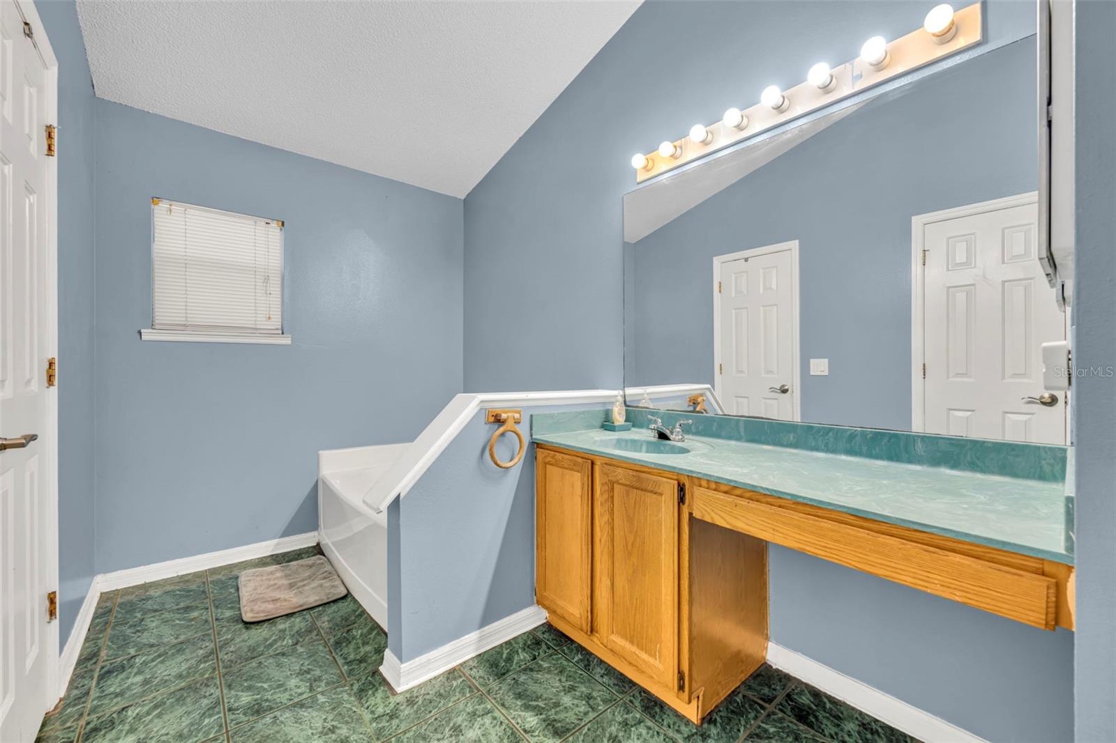 Image 23 of 39 For 725 9th Street