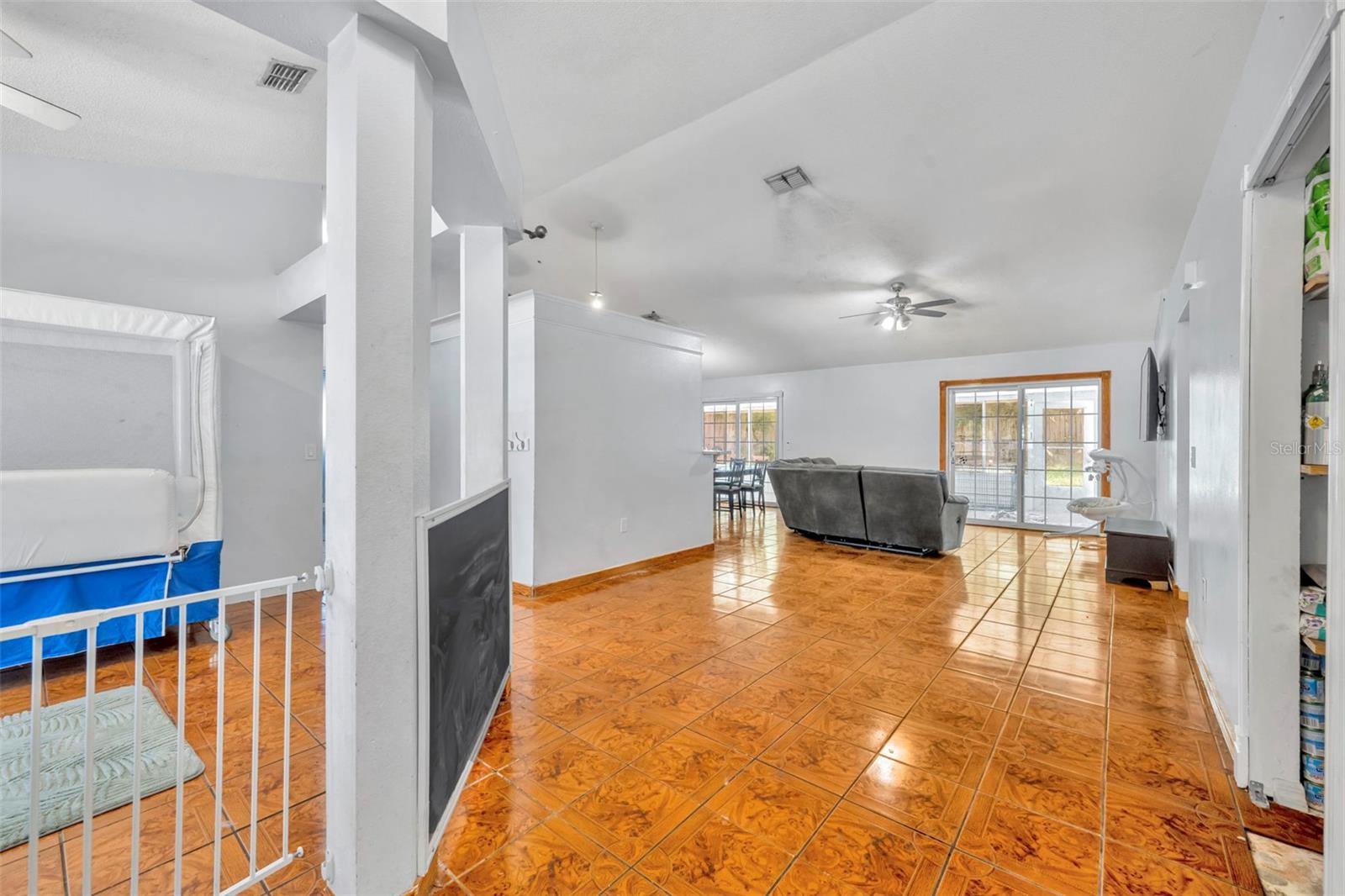 Image 5 of 39 For 725 9th Street