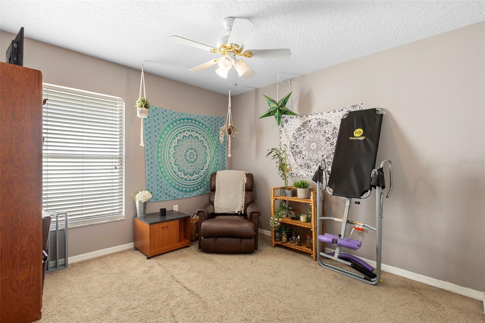 Image 22 of 38 For 142 Spring Glen Drive