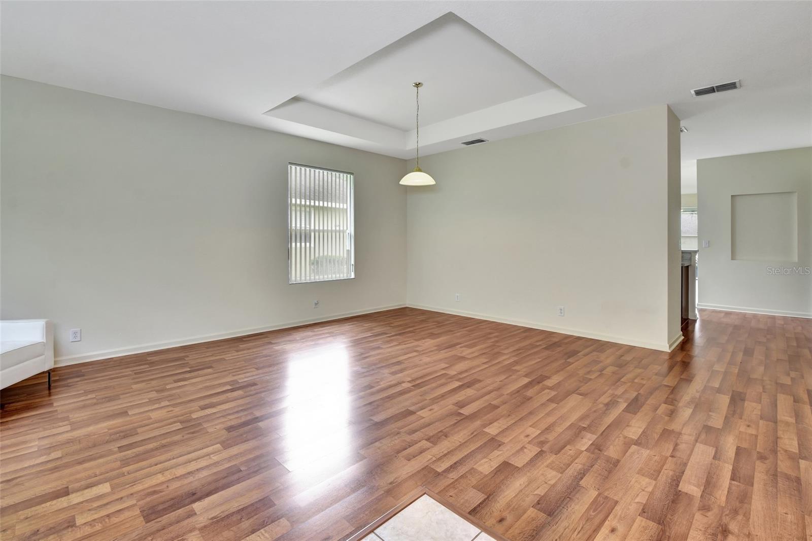 Image 4 of 29 For 105 Ridgeway Boulevard