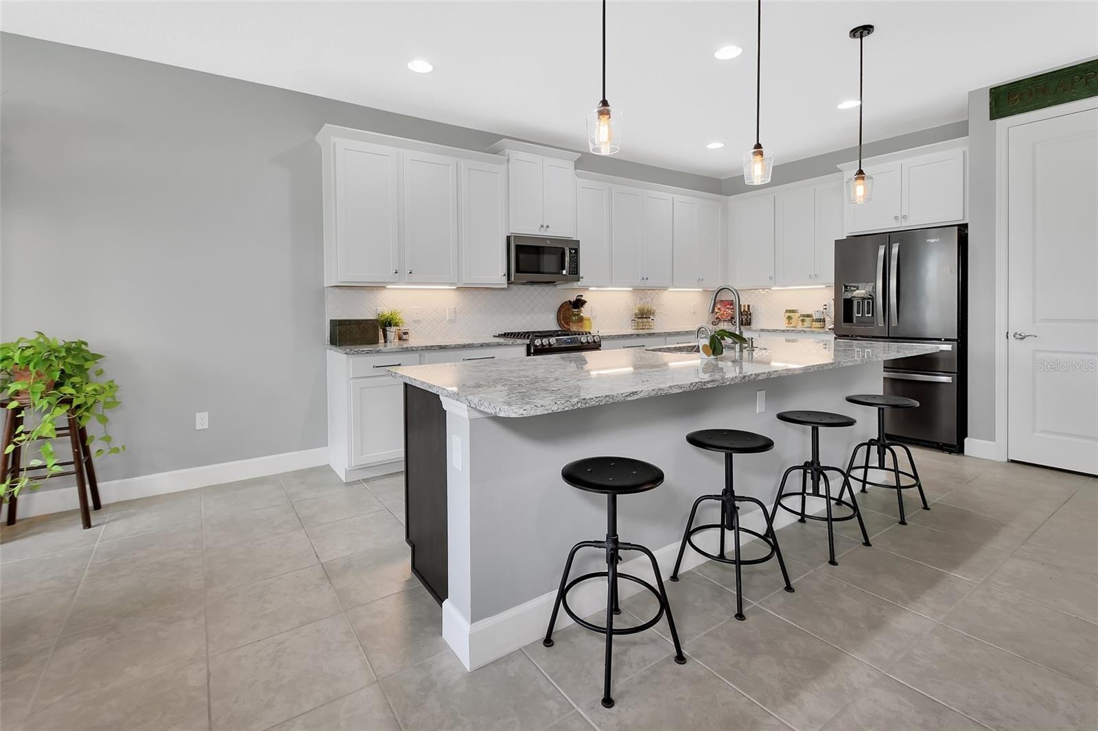 Image 11 of 56 For 1070 Victoria Hills Drive S