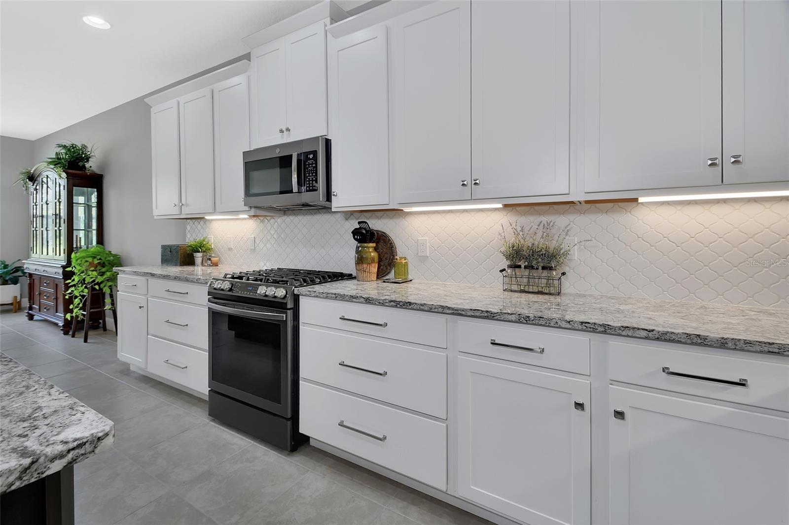 Image 13 of 56 For 1070 Victoria Hills Drive S