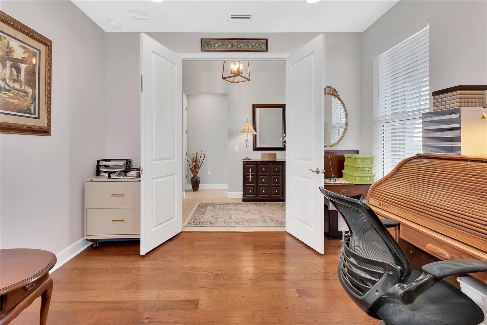 Image 18 of 56 For 1070 Victoria Hills Drive S