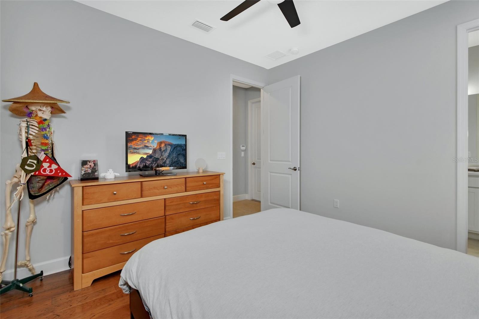 Image 33 of 56 For 1070 Victoria Hills Drive S