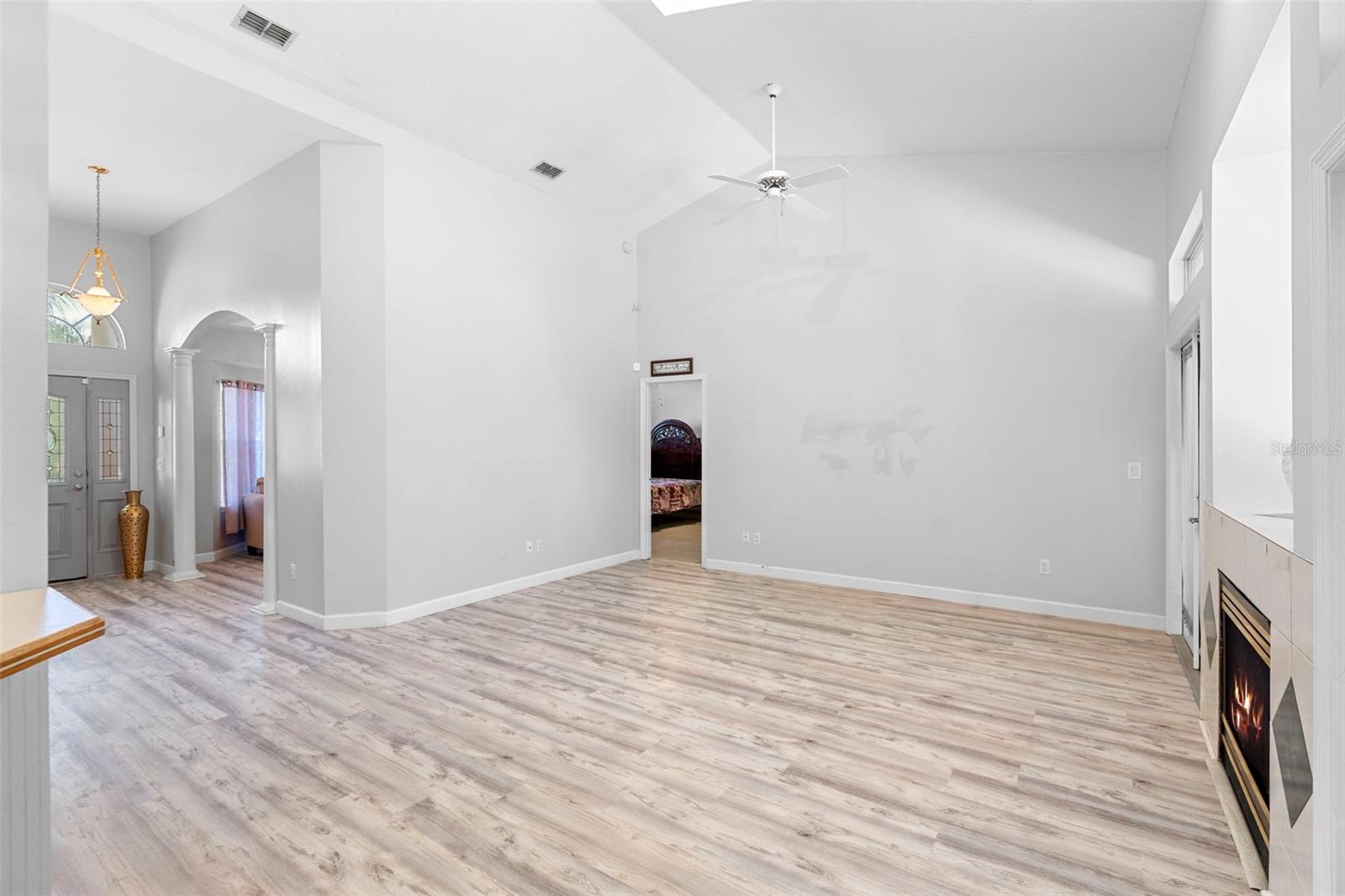 Image 12 of 46 For 380 Glen Abbey Lane