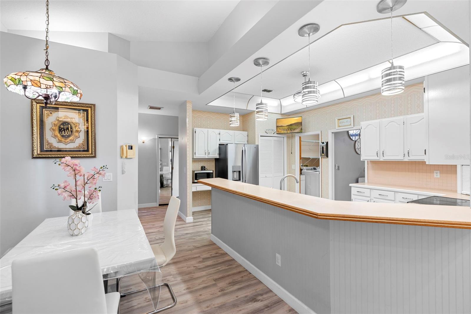 Image 18 of 46 For 380 Glen Abbey Lane
