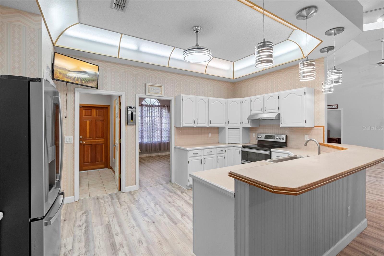 Image 20 of 46 For 380 Glen Abbey Lane