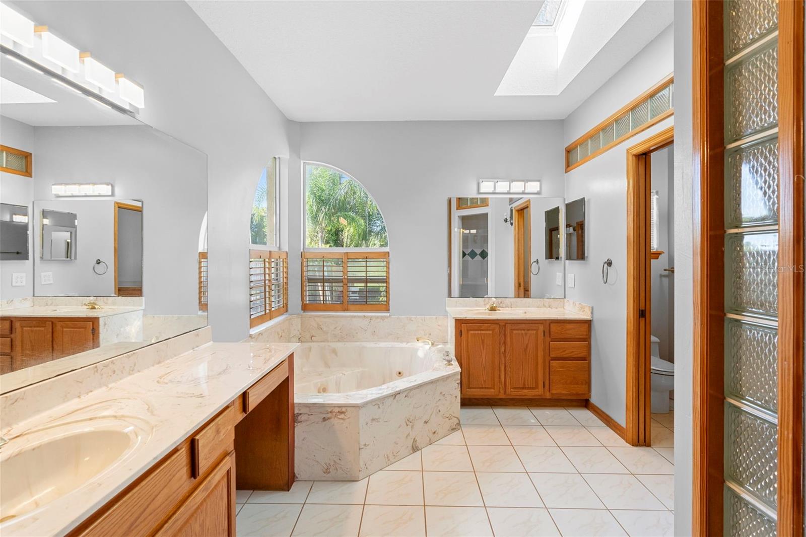 Image 28 of 46 For 380 Glen Abbey Lane