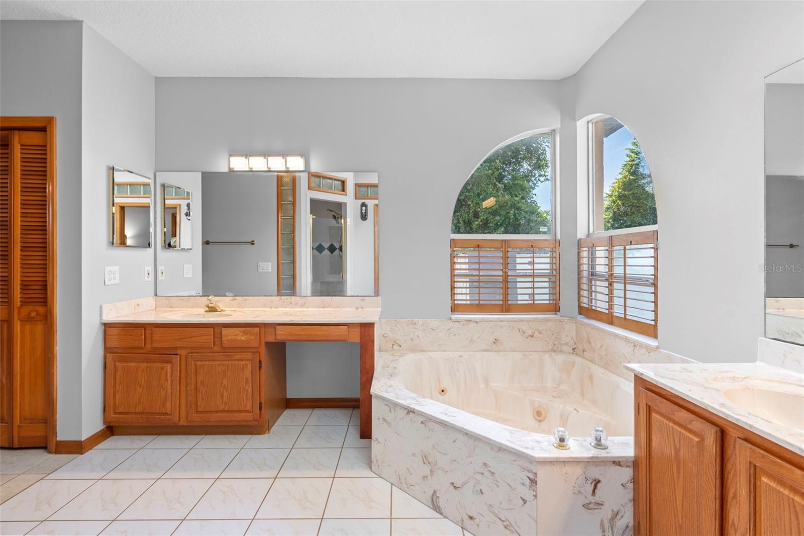 Image 29 of 46 For 380 Glen Abbey Lane