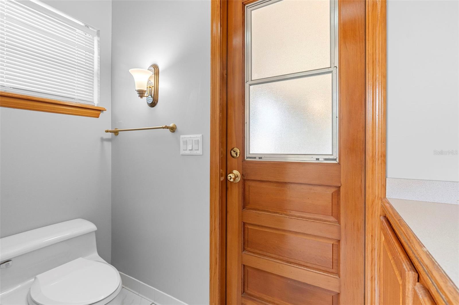 Image 30 of 46 For 380 Glen Abbey Lane