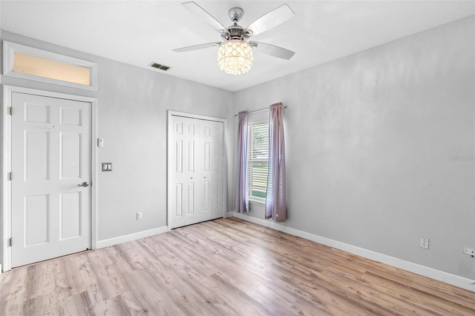 Image 33 of 46 For 380 Glen Abbey Lane