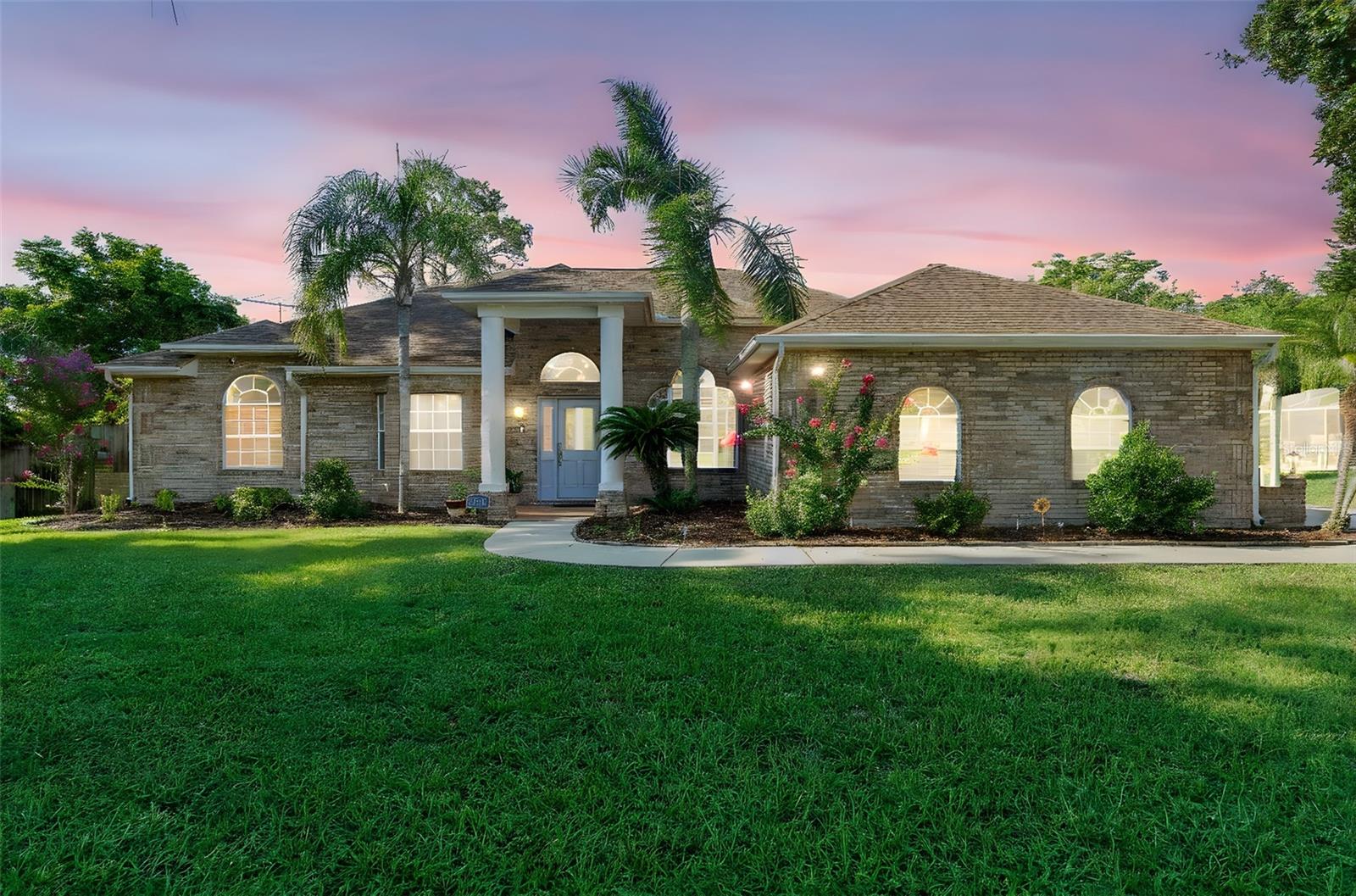 Image 4 of 46 For 380 Glen Abbey Lane
