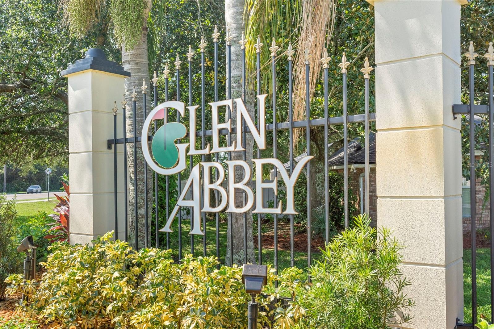 Image 5 of 46 For 380 Glen Abbey Lane
