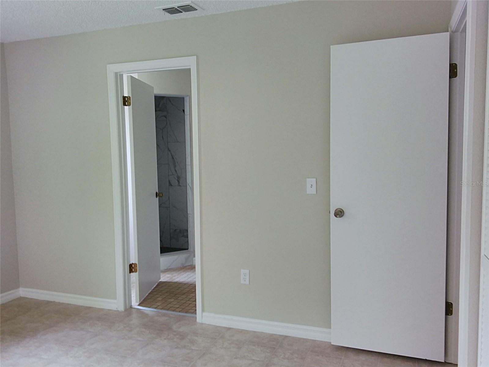 Image 15 of 26 For 717 Wright Court