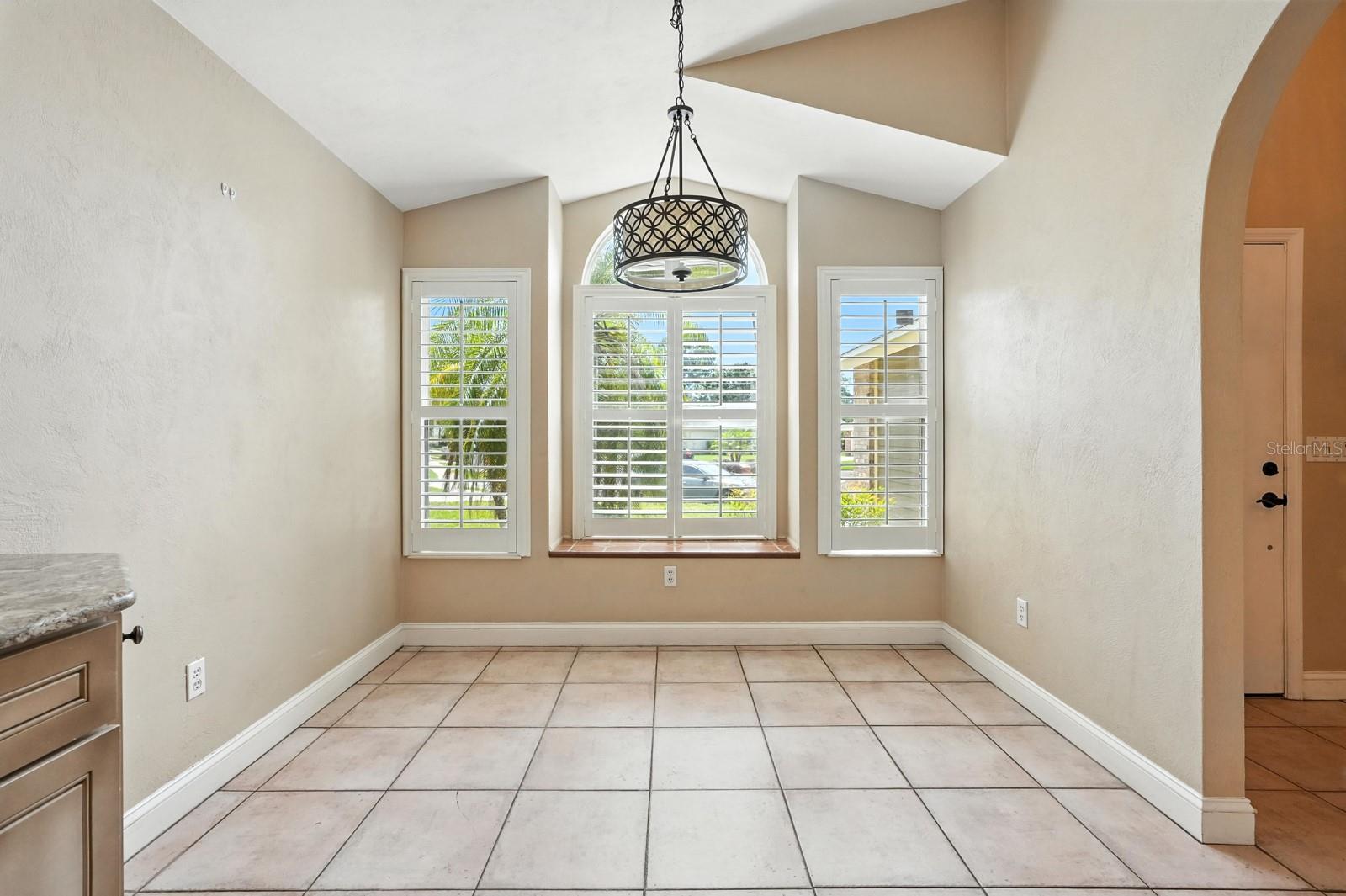 Image 11 of 45 For 923 Ashmeade Court