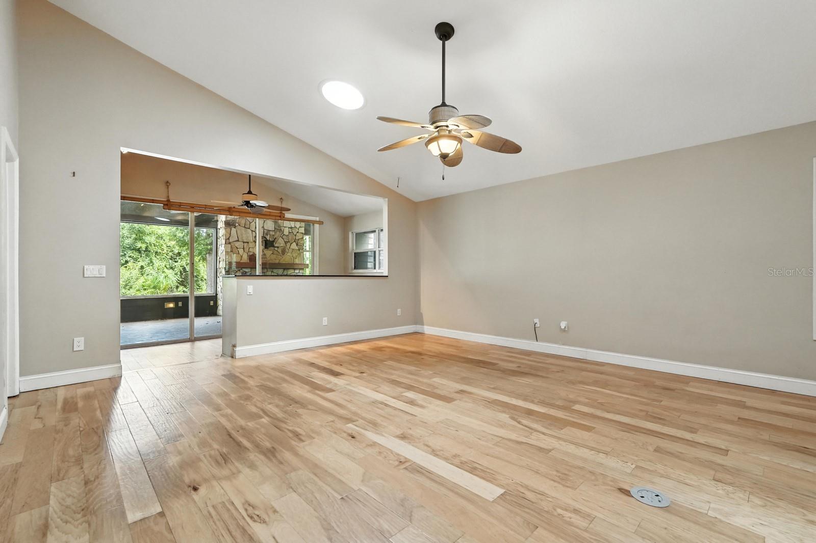 Image 14 of 45 For 923 Ashmeade Court