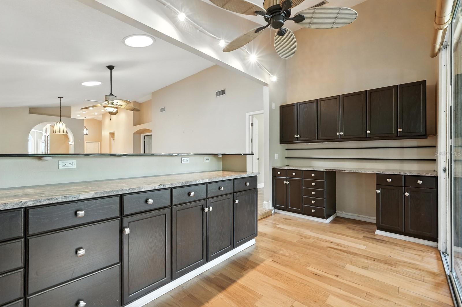 Image 17 of 45 For 923 Ashmeade Court