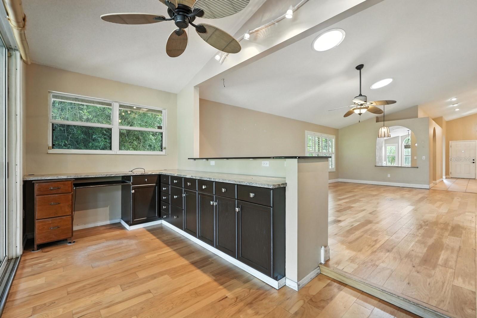 Image 19 of 45 For 923 Ashmeade Court