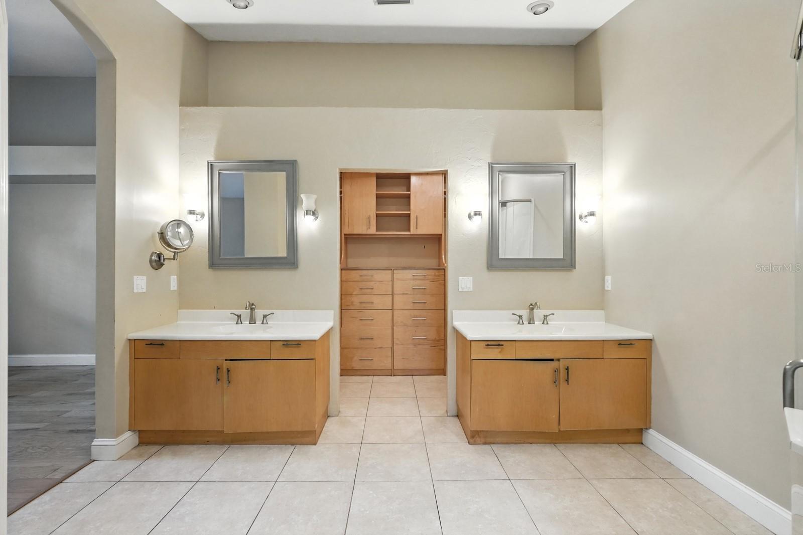 Image 23 of 45 For 923 Ashmeade Court