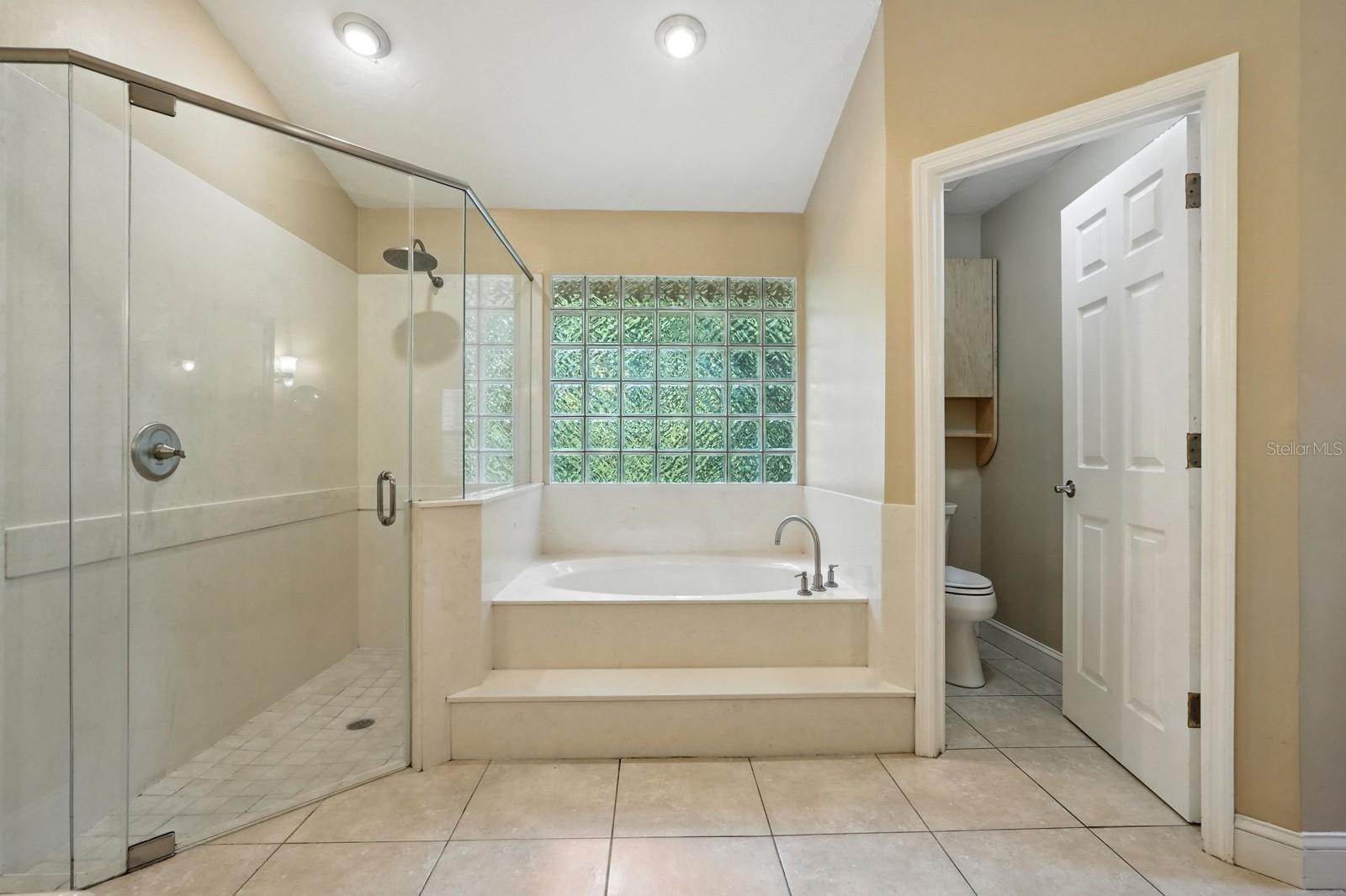 Image 26 of 45 For 923 Ashmeade Court