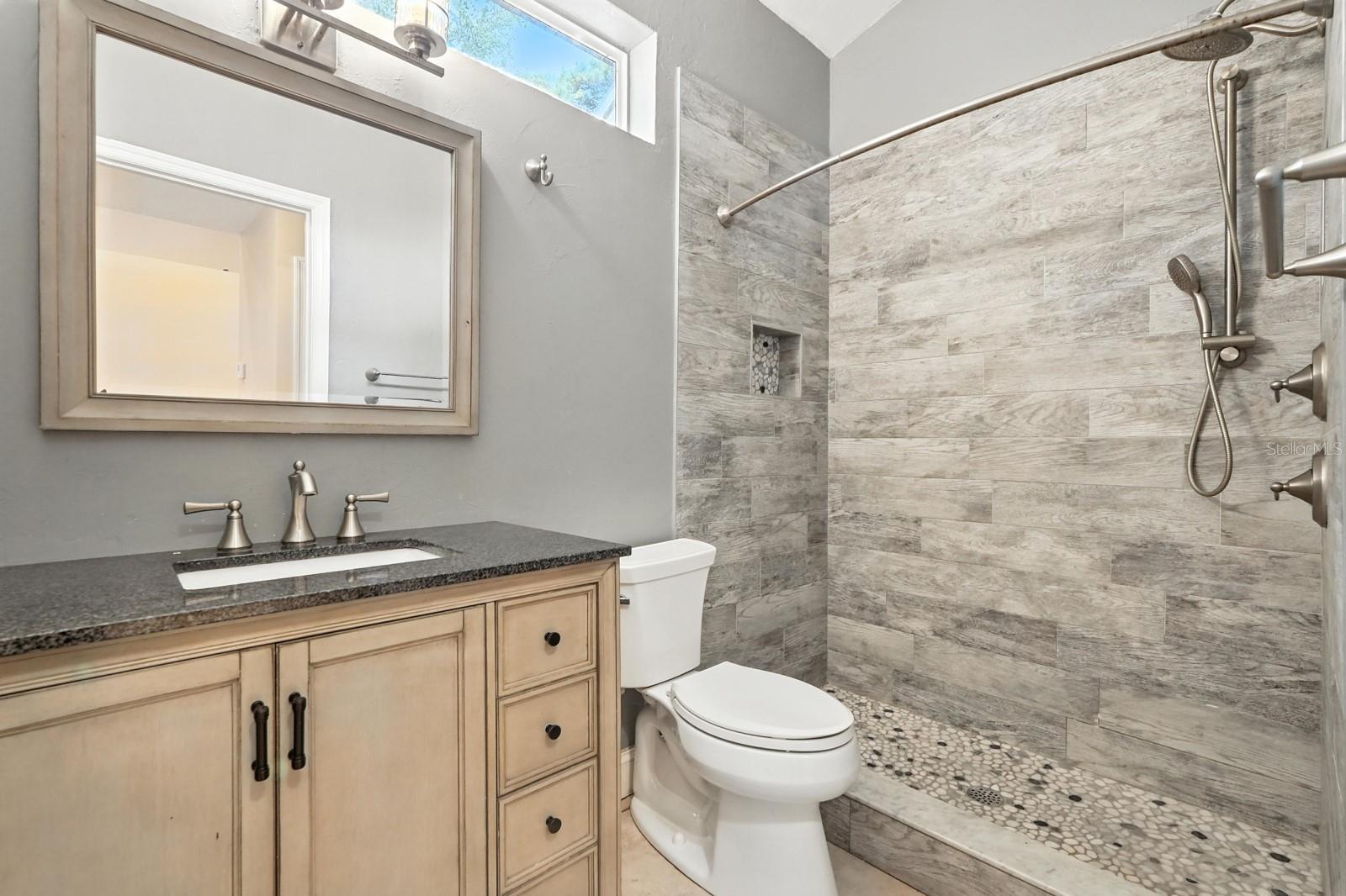 Image 31 of 45 For 923 Ashmeade Court