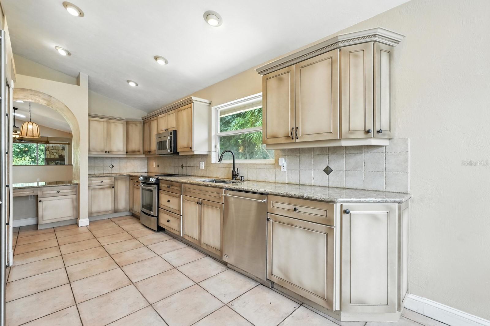 Image 4 of 45 For 923 Ashmeade Court
