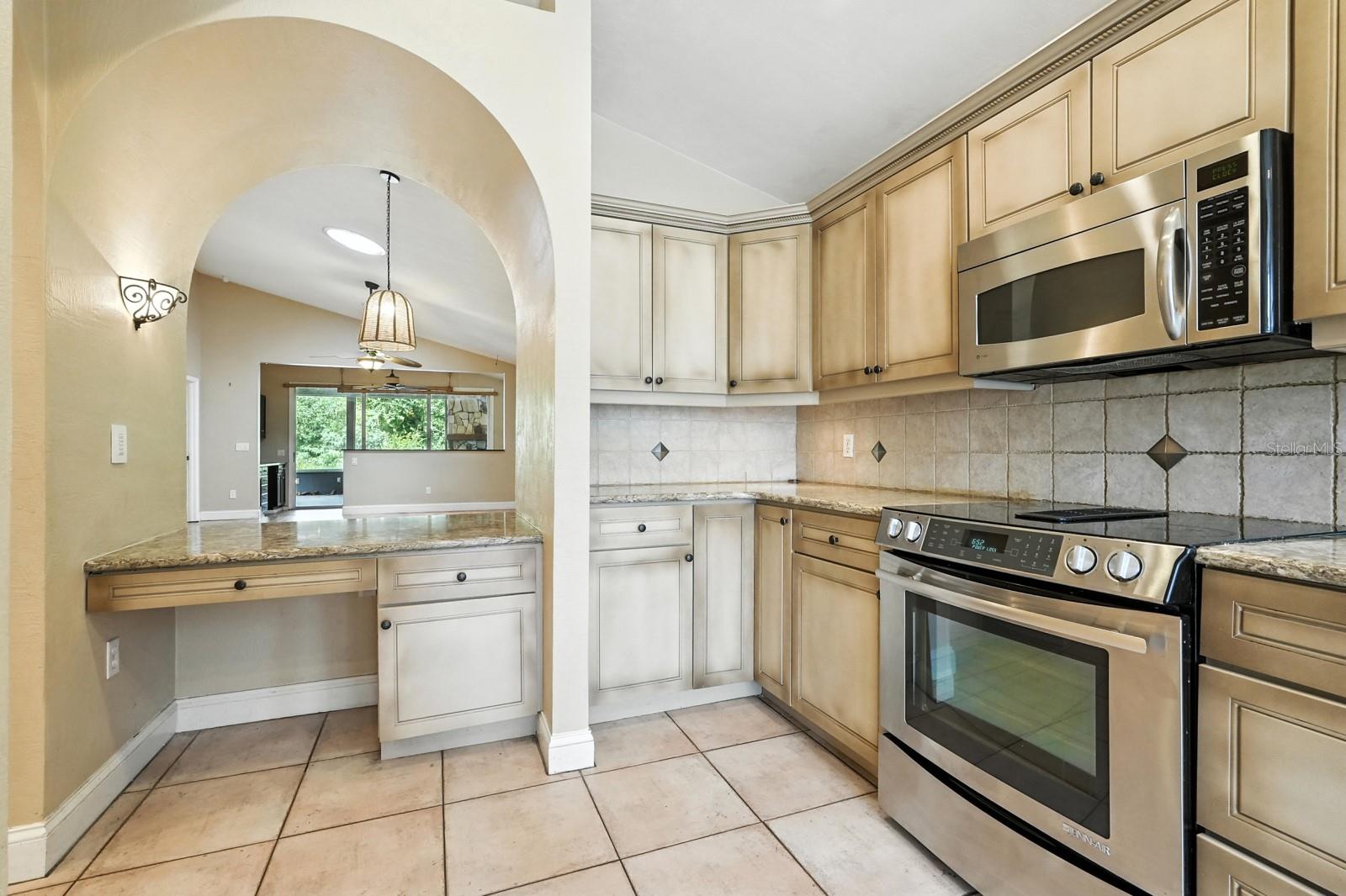 Image 9 of 45 For 923 Ashmeade Court