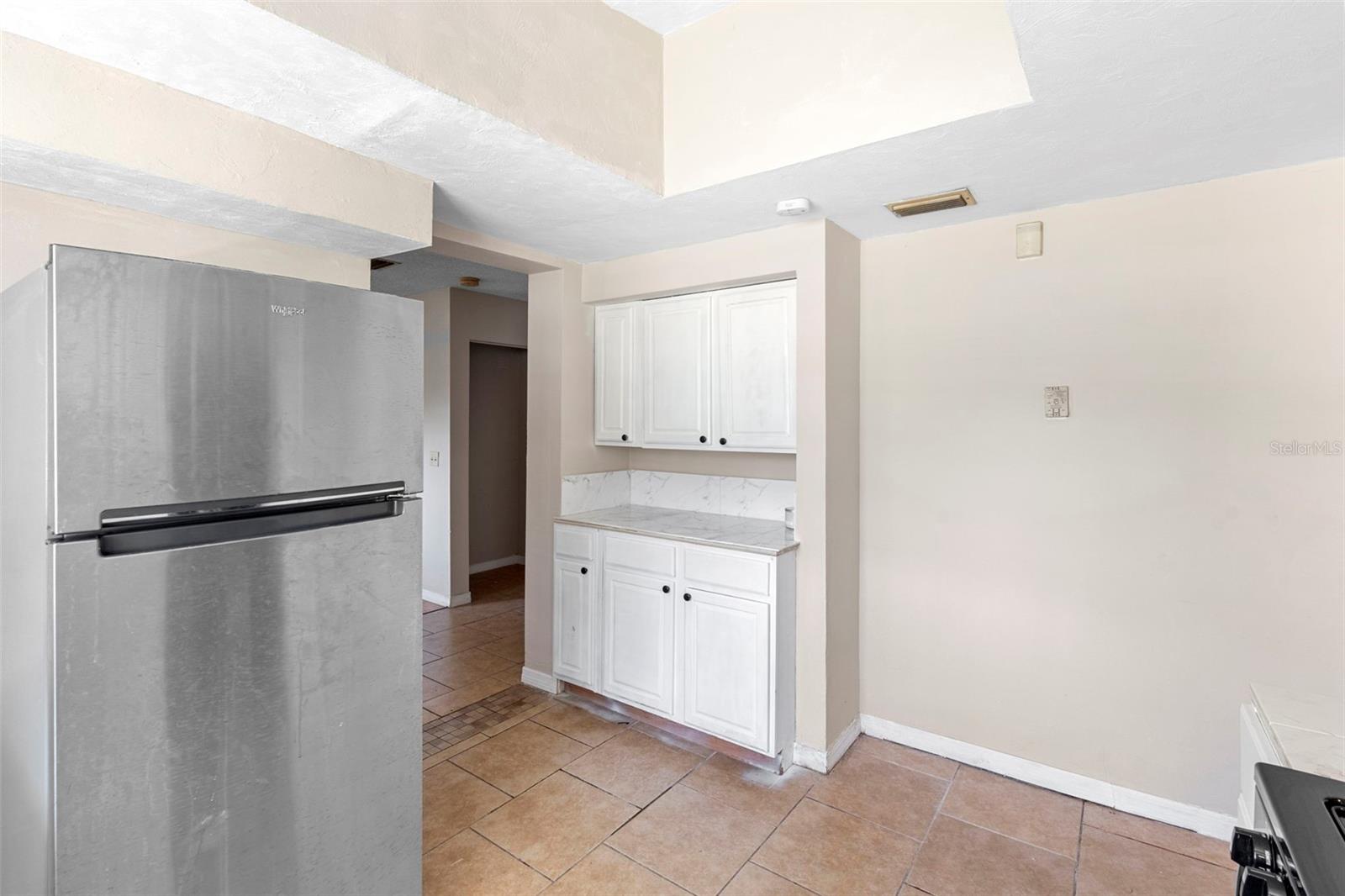 Image 11 of 26 For 600 Byron Avenue