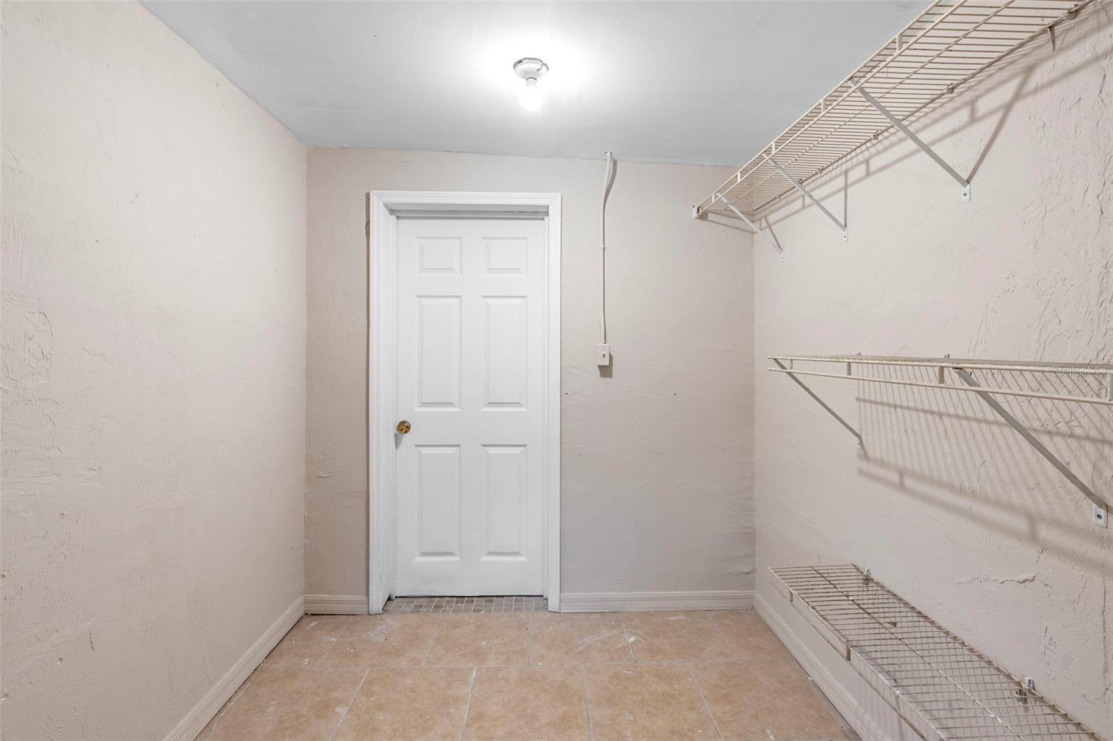 Image 21 of 26 For 600 Byron Avenue