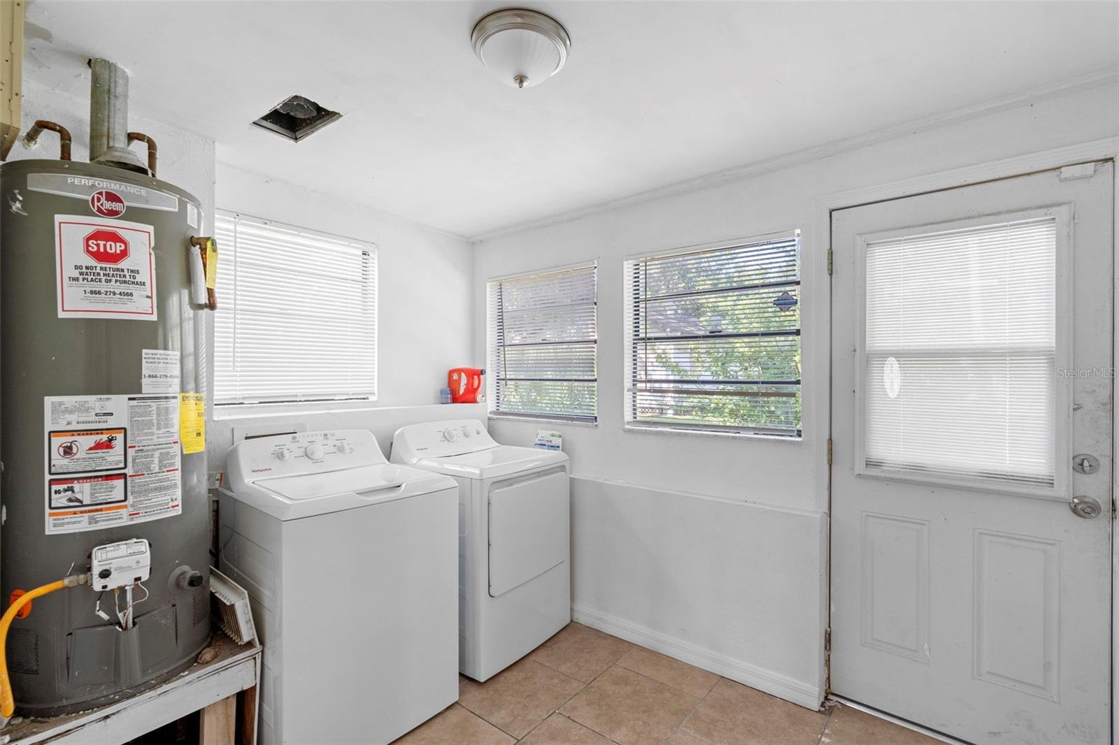 Image 22 of 26 For 600 Byron Avenue