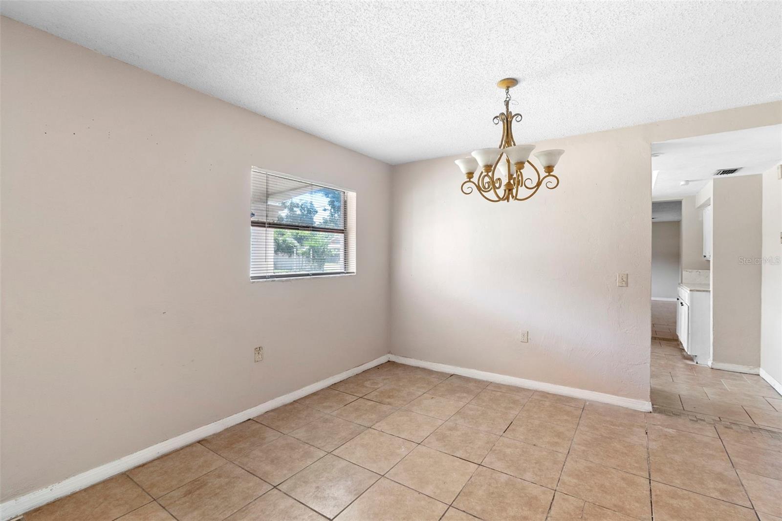Image 8 of 26 For 600 Byron Avenue