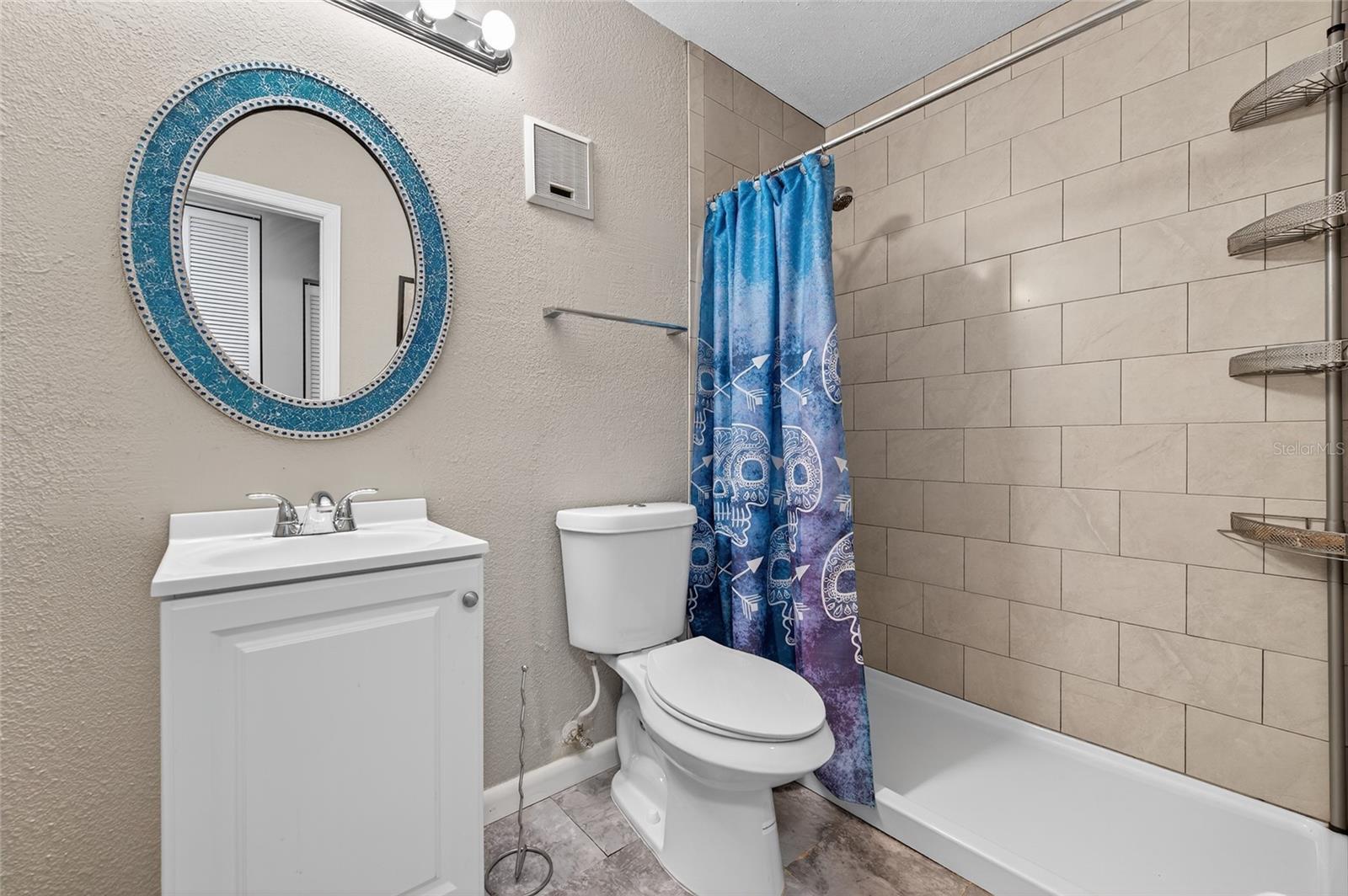 Image 15 of 35 For 840 Center Avenue 390