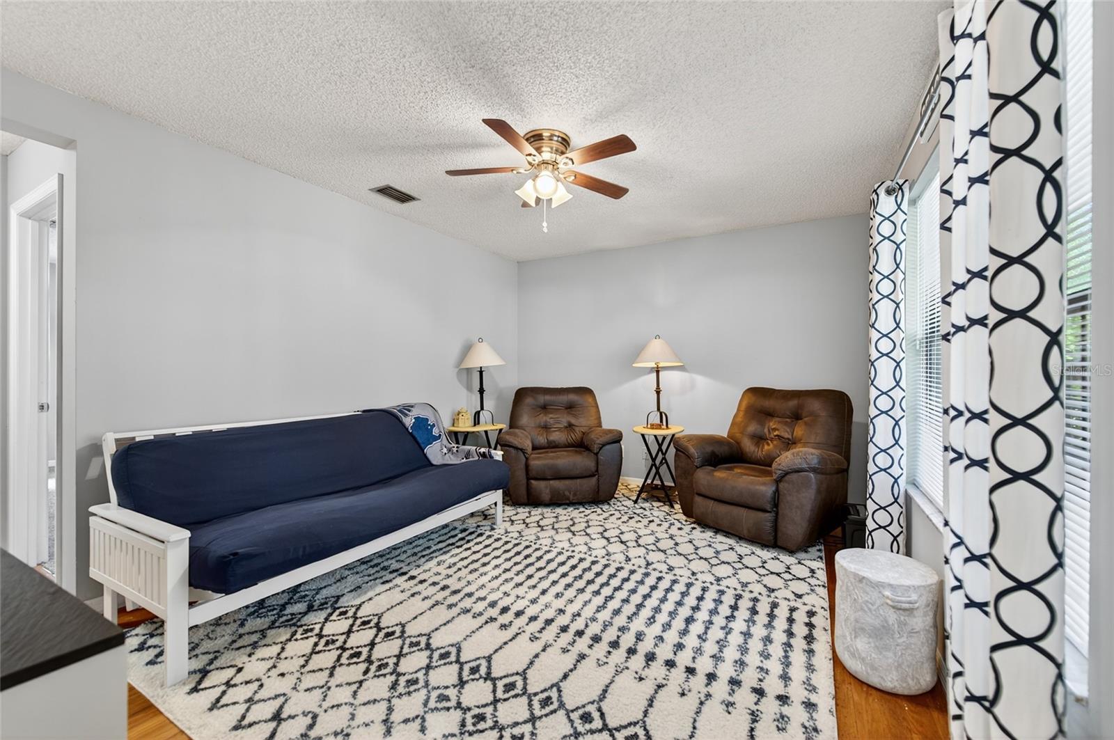 Image 3 of 35 For 840 Center Avenue 390