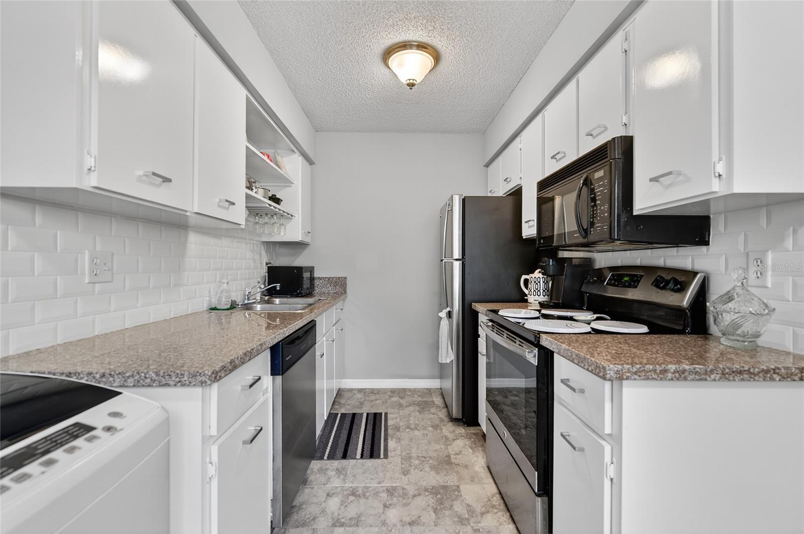 Image 5 of 35 For 840 Center Avenue 390