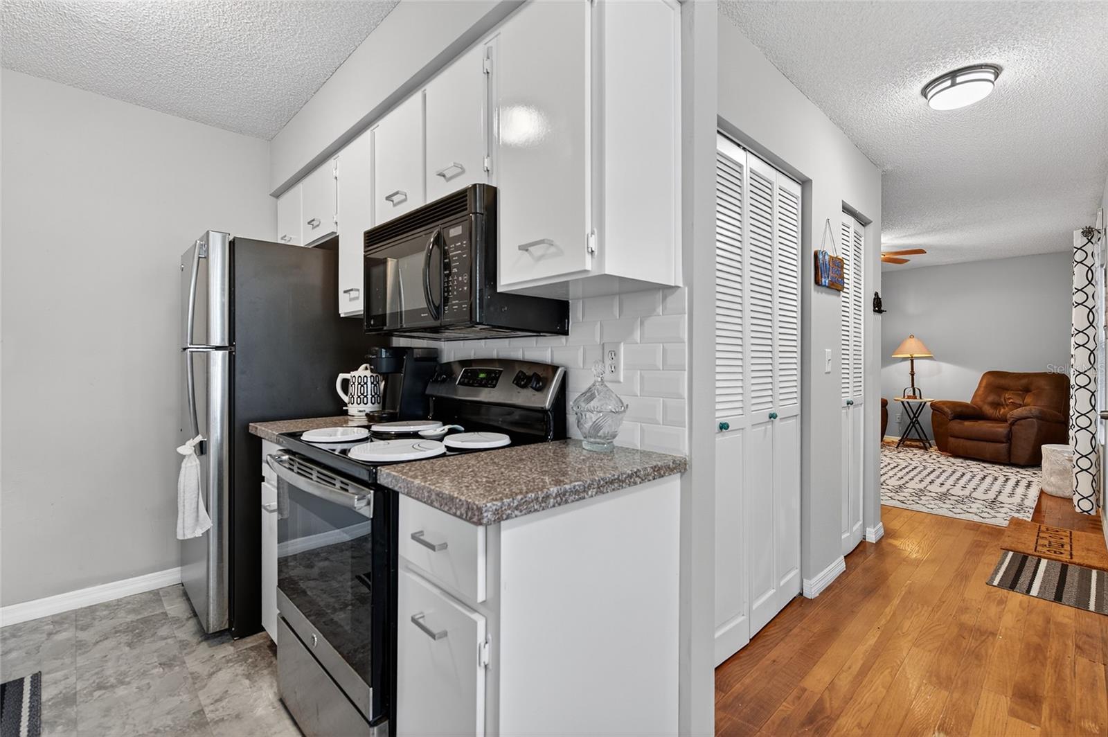 Image 6 of 35 For 840 Center Avenue 390