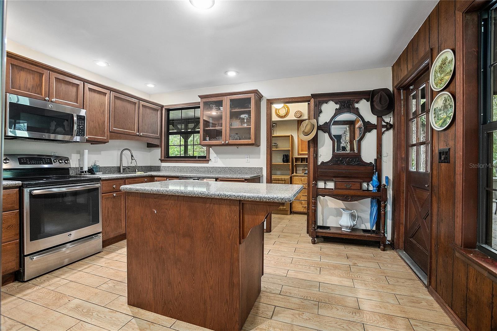 Image 16 of 72 For 1741 Alanson Drive