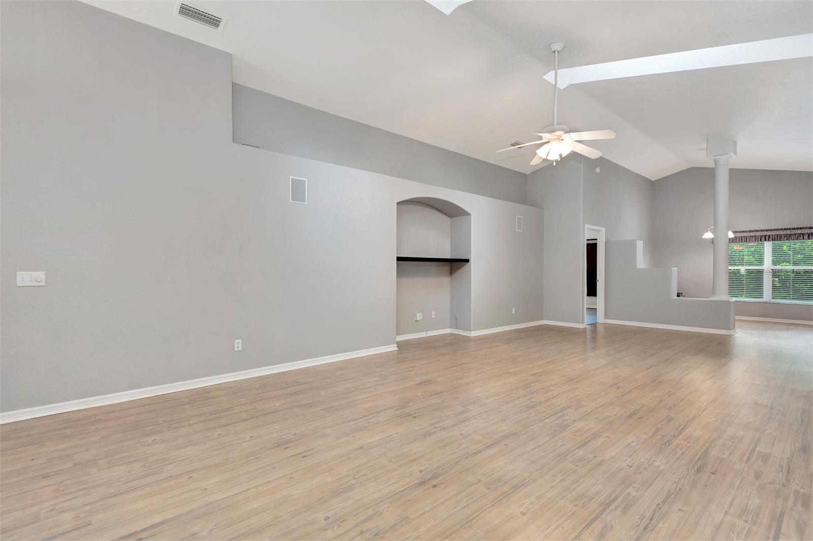 Image 4 of 62 For 1175 Sable Key Circle