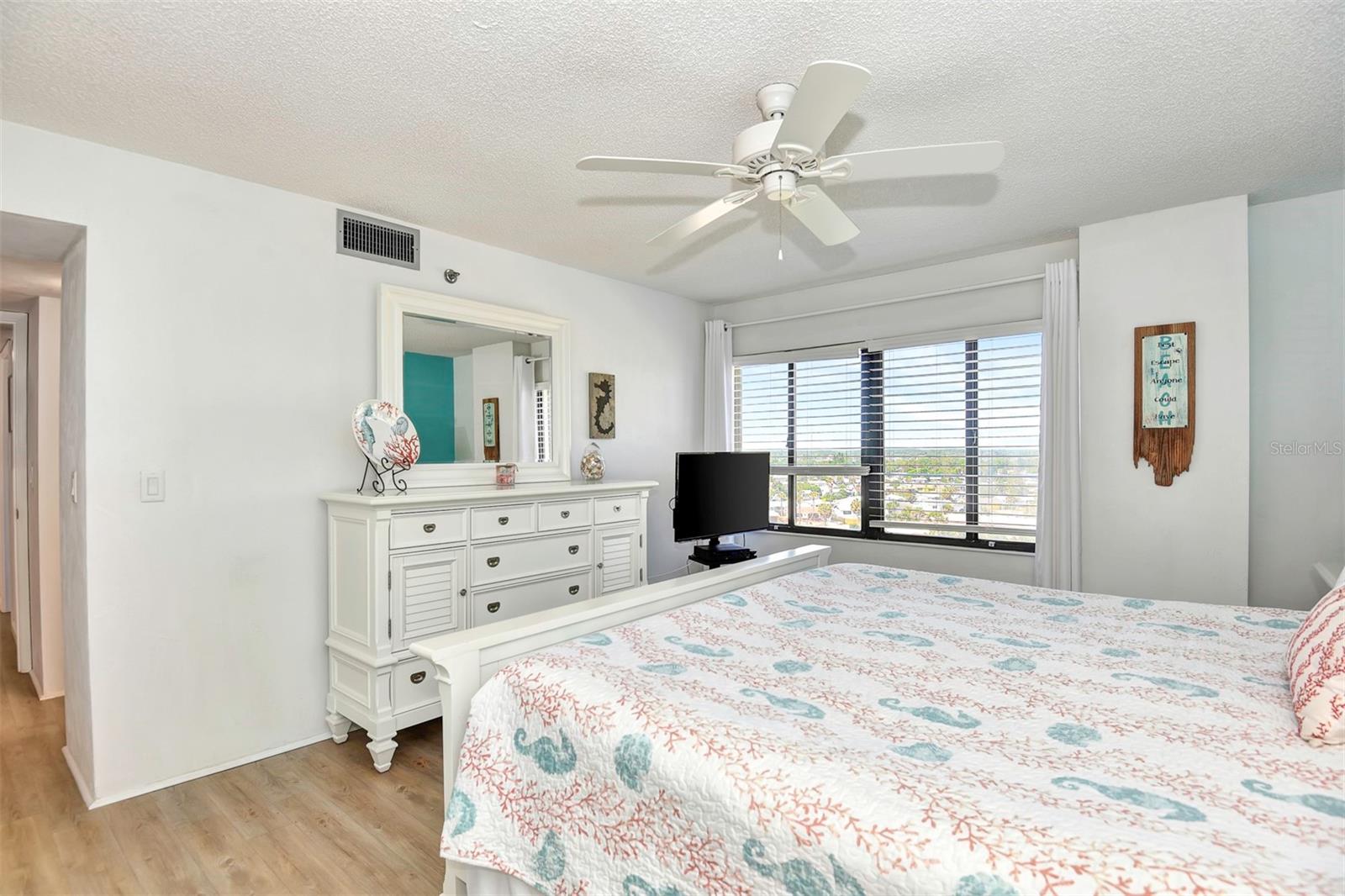 Image 21 of 51 For 1513 Ocean Shore Boulevard 7b