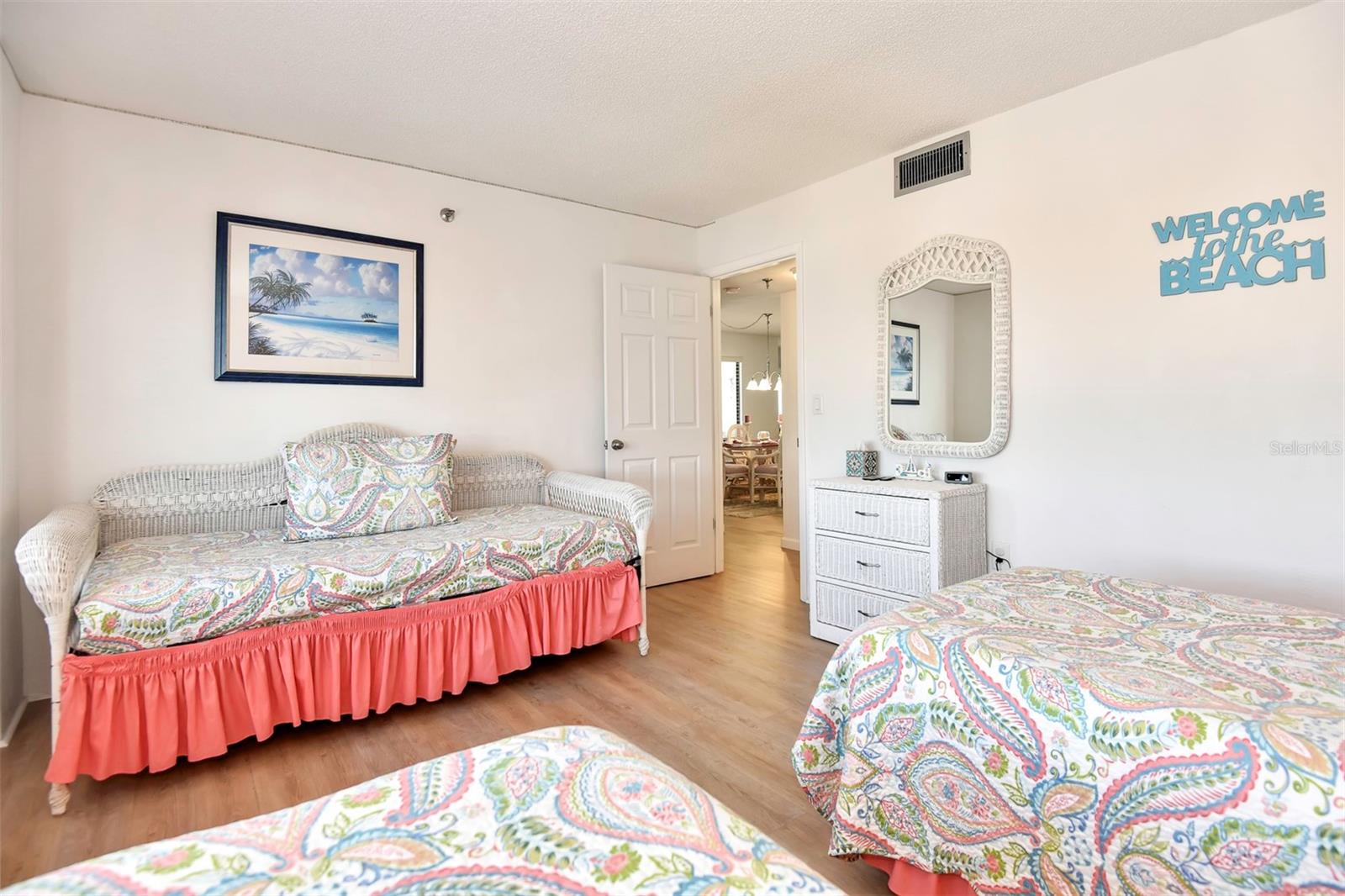 Image 28 of 51 For 1513 Ocean Shore Boulevard 7b