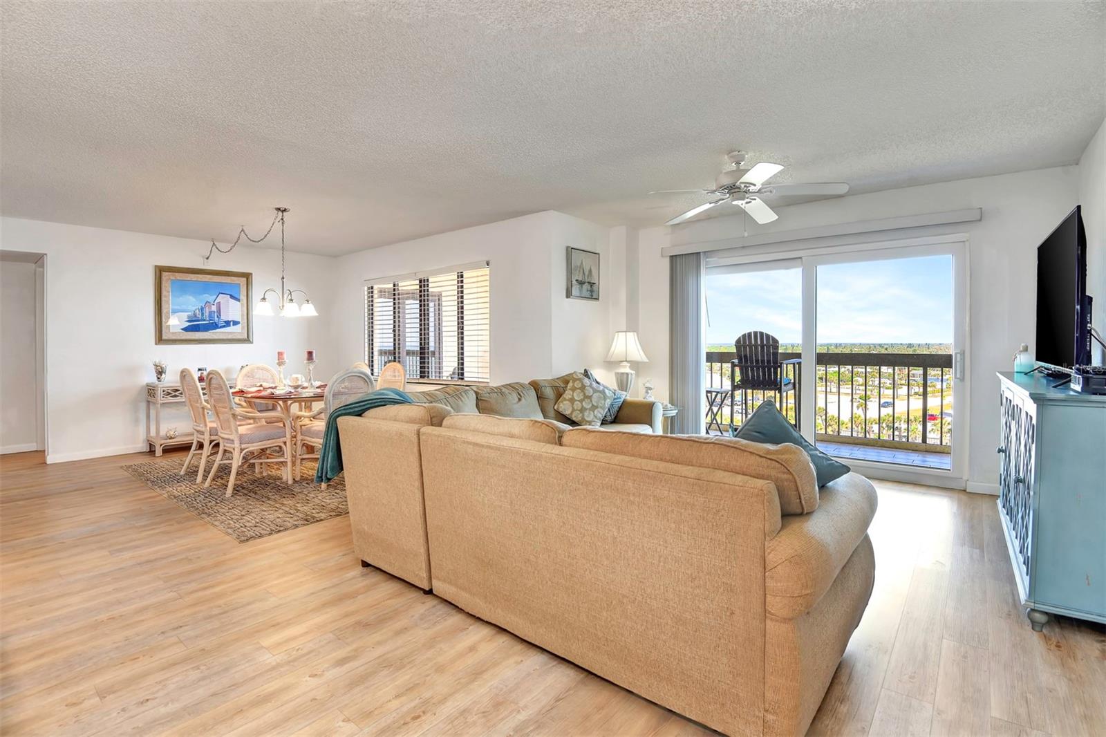 Image 6 of 51 For 1513 Ocean Shore Boulevard 7b