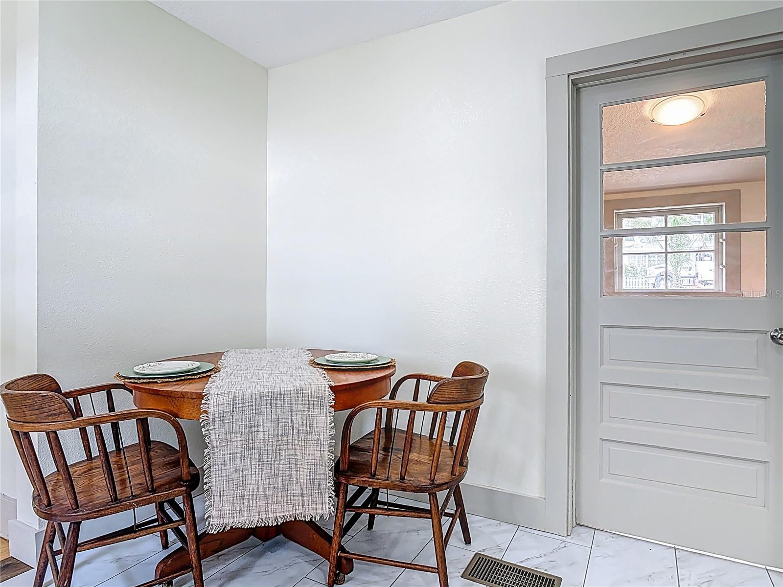 Image 11 of 55 For 601 Adelle Avenue