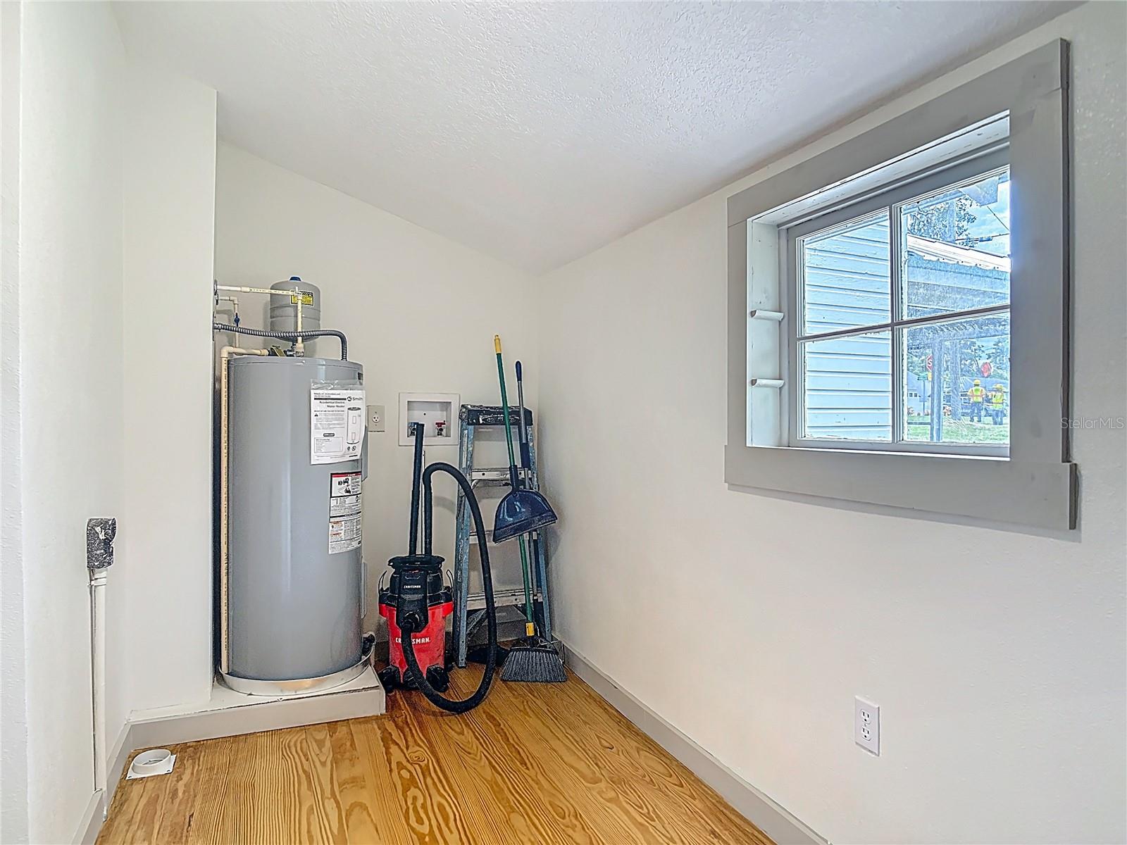 Image 12 of 55 For 601 Adelle Avenue