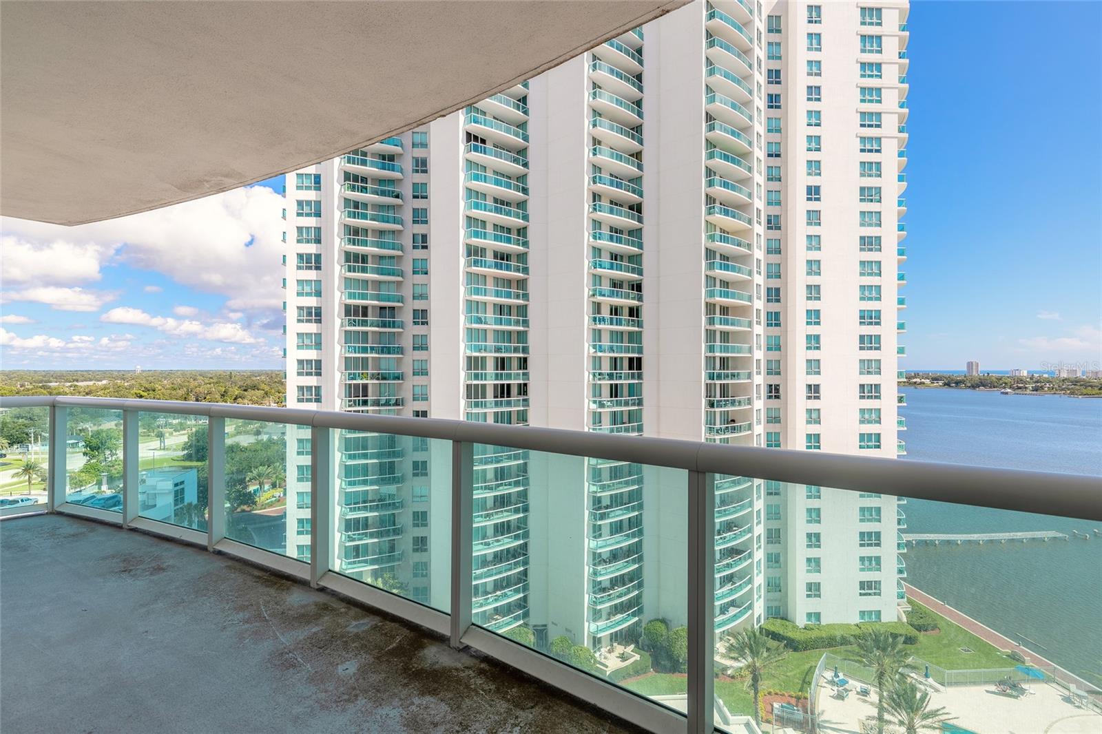Image 4 of 53 For 231 Riverside Drive 1108-1
